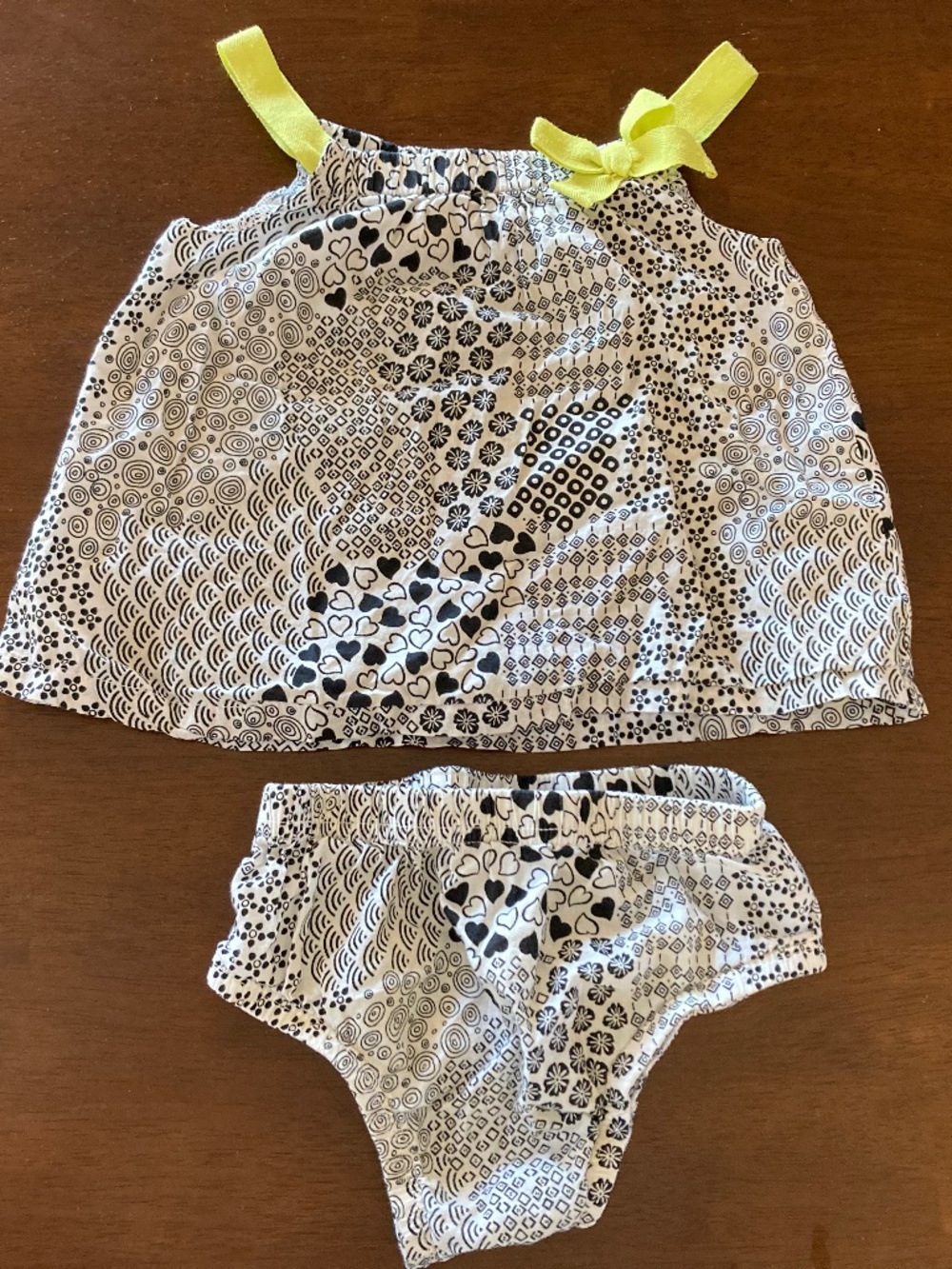 Amy Coe Two Piece Shirt and Shorts Set for baby girl / 12M